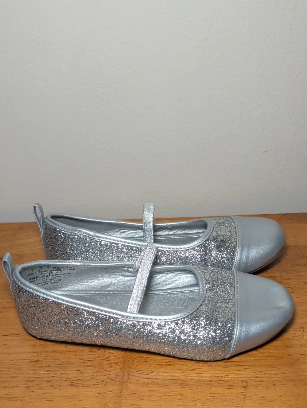 Disney Kids Silver Glitter Mary Jane Shoes Flats Girls Size 2